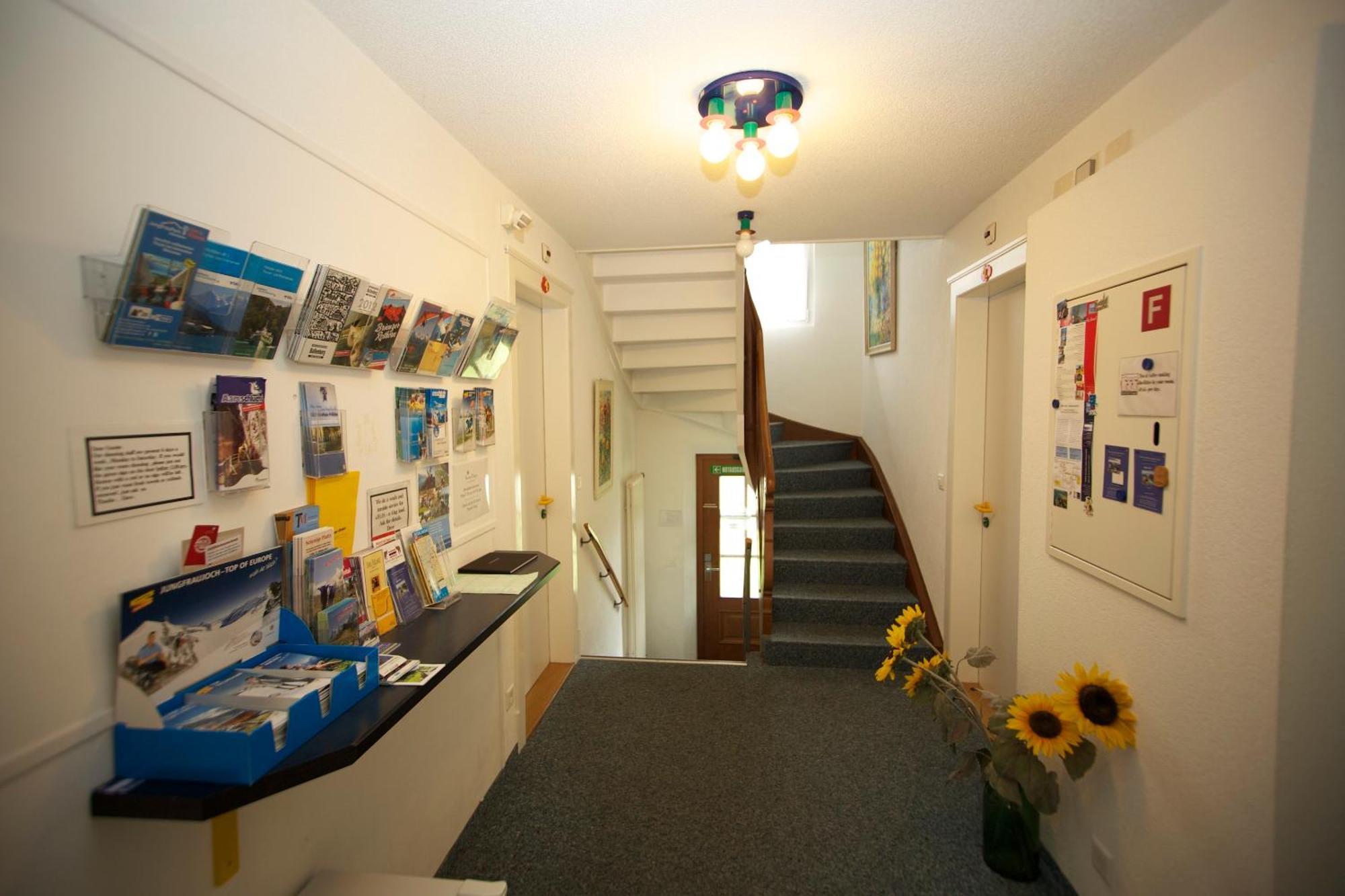 Adventure Guesthouse Interlaken Unterseen Esterno foto